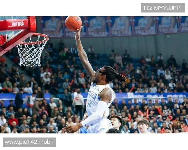 这球输得一点脾气都没有,福建再不解决外线和篮板问题,后续比赛还是难顶啊! 这球输得一点脾气都没有,福建再不解决外线和篮板问题,后续比赛还是难顶啊!